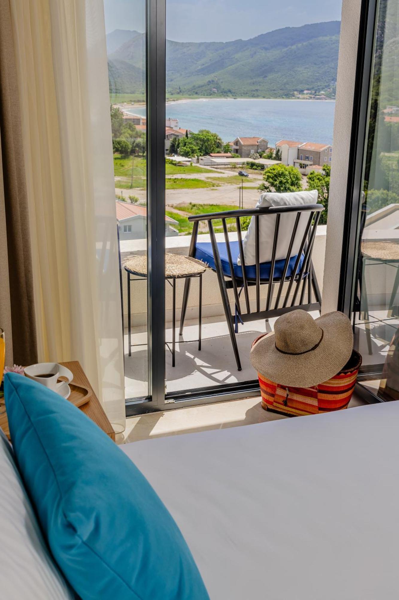 Hotel Aquilo Petrovac Екстериор снимка